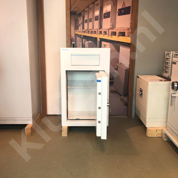 Showroommodel afstortkluis DMST 20/3 | Tweedehands afstortkluis Euroklasse 2